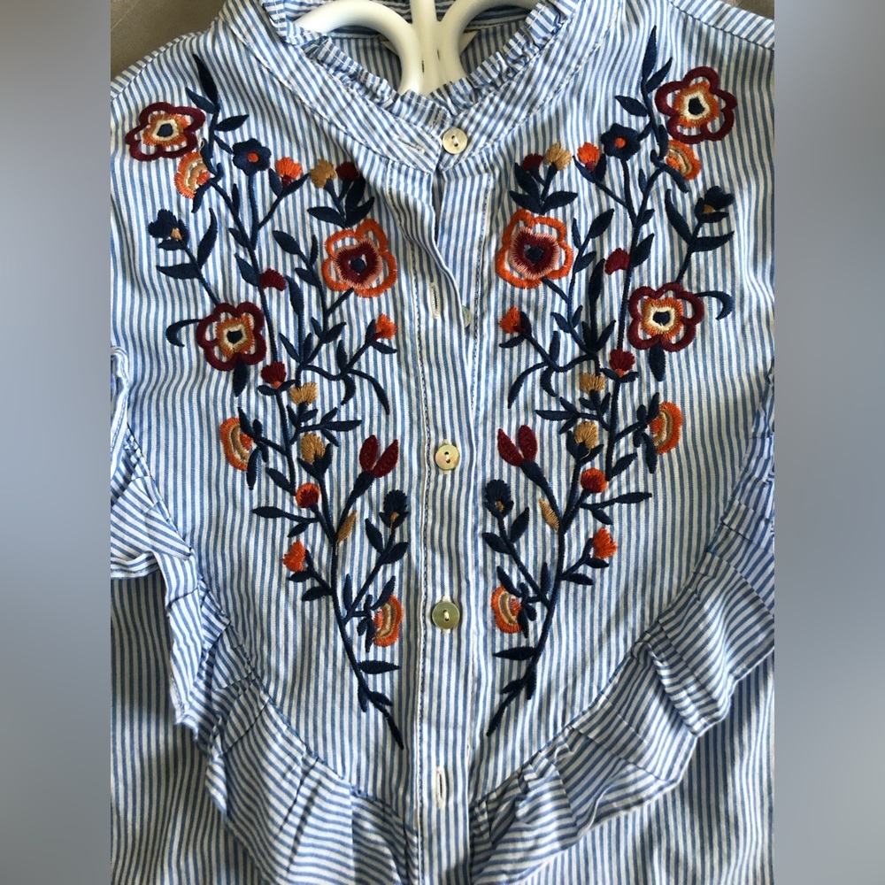 Blouse 👚 - Picture 2 of 4
